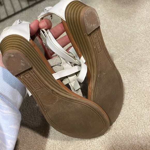 VINTAGE Express gladiator kitten heeled sandals. Size 6. - Picture 4 of 6